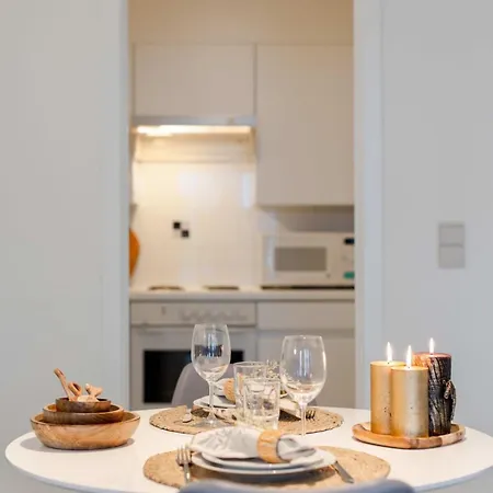 Huswell - Charming Nearby The Apartament *