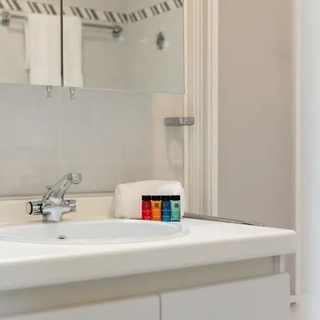 Huswell - Charming Nearby The