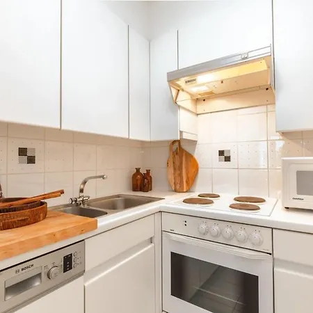 Huswell - Charming Nearby The *