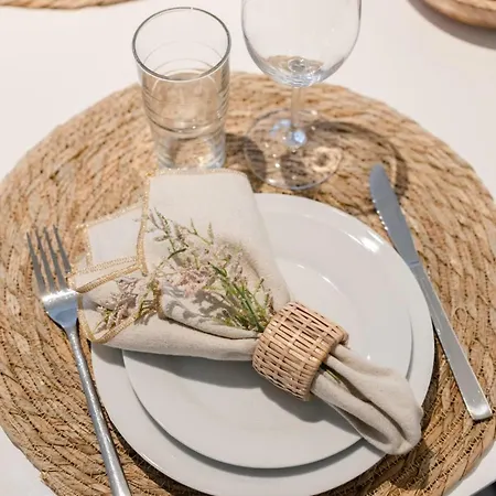 Huswell - Charming Nearby The