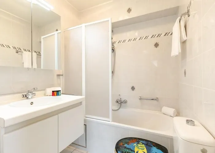 Huswell - Charming Nearby The *