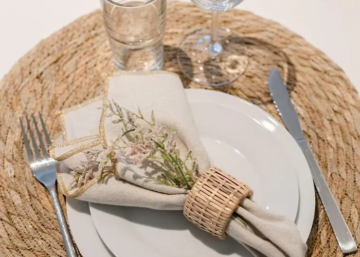 Huswell - Charming Nearby The